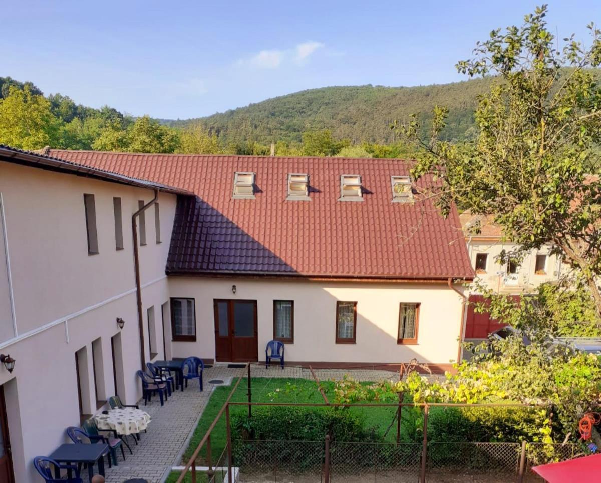 Casa Bunicii Sasca Montană Exterior foto